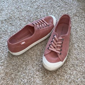 Rocket dog, stretch sneakers!